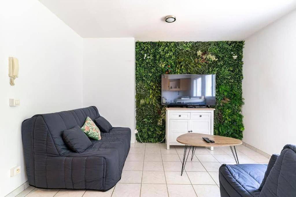 Appartement entier, One-Bedroom Apartment in Gaillard, Région de Saint-Julien-en-Genevois