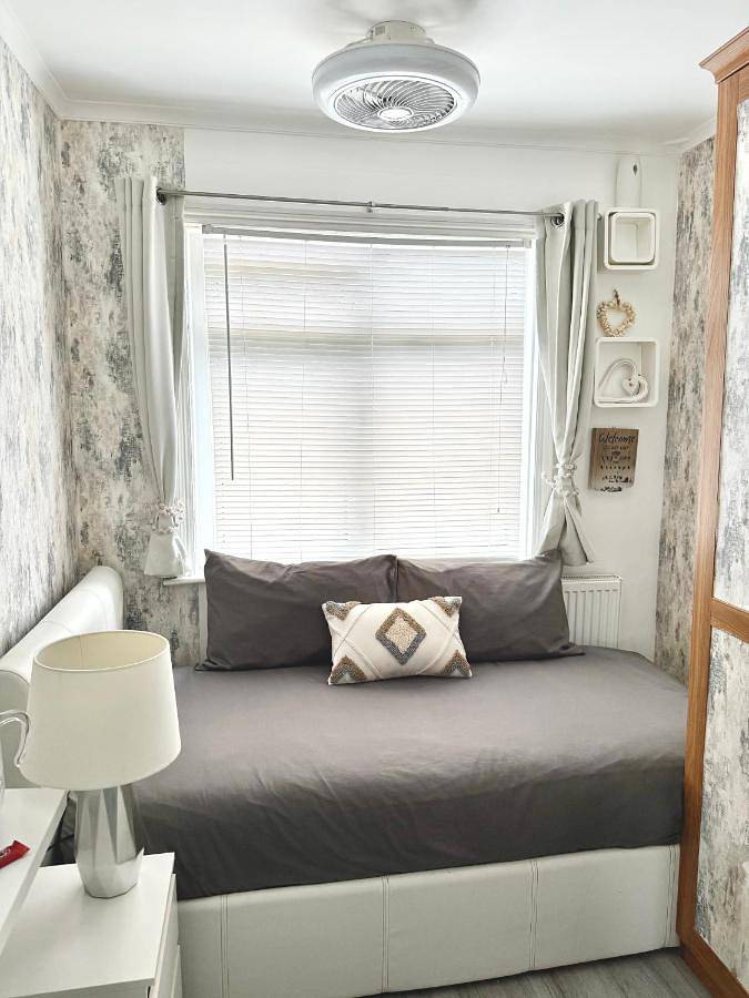 Entire holiday apartment, Single Room in Exeter, Devon