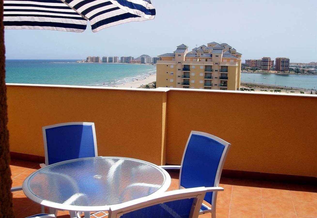 Beachfront Penthouse with Wi-fi & Pool in Tomas Maestre Marina (La Manga), San Javier