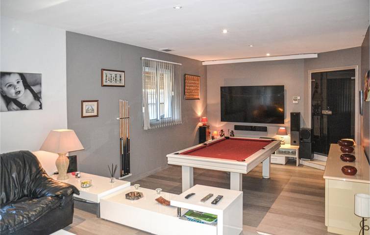 118 m² Apt avec parking, piscine et jardin près de Nébian (400m) et La Dourbie (1km) in Nébian, Région de Lodève