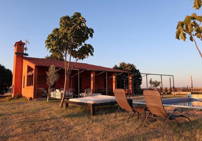Casa rural para 13 personas, con piscina además de jardín y vistas en Campana de Oropesa