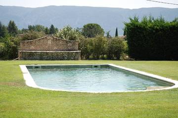 Location de vacances pour 6 personnes, avec terrasse et jardin à Cabrières-d'Avignon