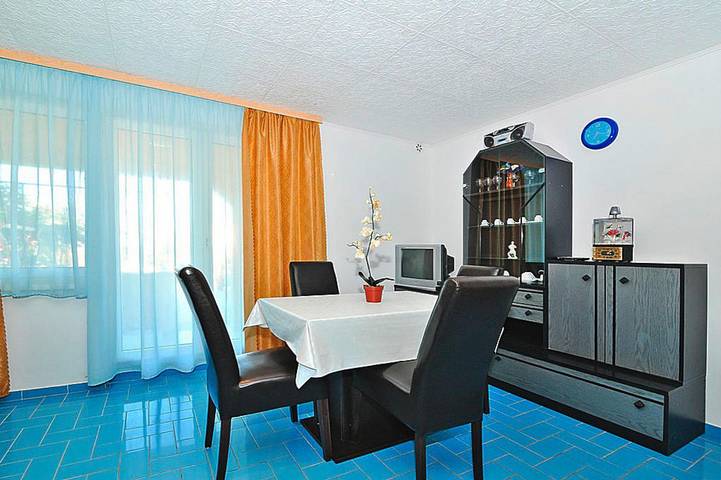 Ferienwohnung für 4 Personen, mit Balkon/Terrasse und Balkon sowie Terrasse auf Vir - 2