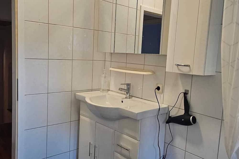 Ganze Wohnung, 3-Zimmer-Wohnung mit voll ausgestatteter Küche, zentral gelegen, nahe Bahnhof in Beckum, Kreis Warendorf
