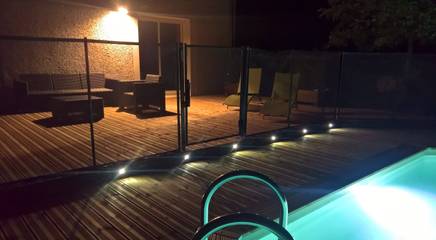 Gîte pour 6 personnes, avec terrasse ainsi que jardin et piscine à Chassiers