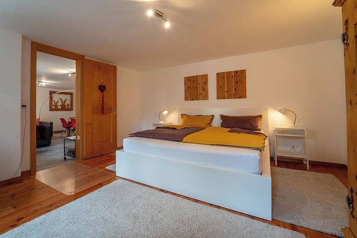 Ganze Wohnung, Engadin Holidays Chasa 32 Og 1-6 Guests in Guarda Staziun, Guarda