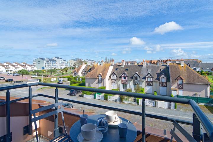Apartamento inteiro, Le Soleil Bleu - à 50m de la plage in Courseulles-sur-Mer, Caen (Região)