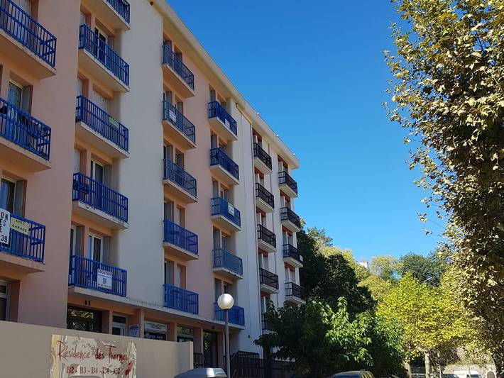 Ganze Wohnung, Magnifique F3 avec terrasse, clim, Wifi et garage, proche thermes & commerces - idéal curistes in Amélie-les-Bains-Palalda, Céret und Umgebung
