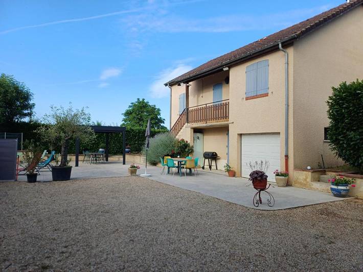 Location de vacances pour 6 personnes, avec piscine et terrasse à Foissiat