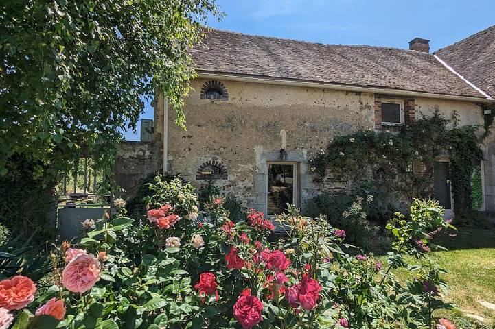 Gîte pour 6 personnes, avec jardin dans Courtemaux