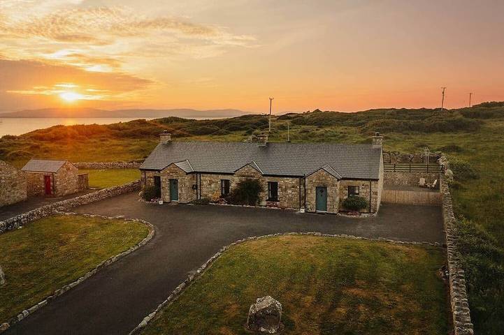 Holiday home for 5 people, with balcony and garden, with pets in Donegal