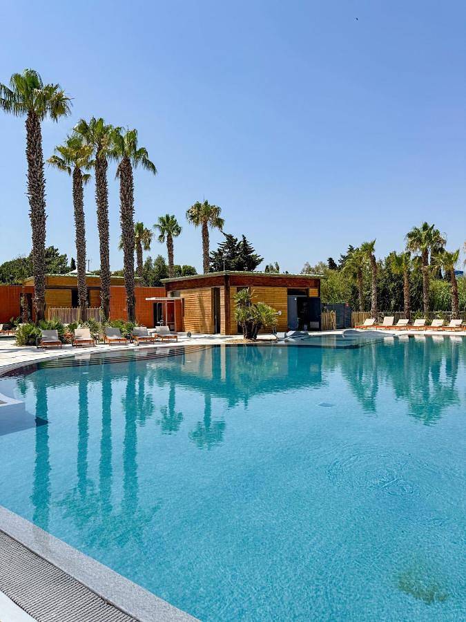 Camping pour 5 personnes, avec Terrasse et Jardin ainsi que Bassin pour enfant et Piscine