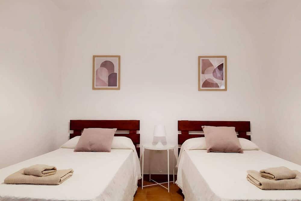 Villa Ferrer: Impressive villa with direct access to the sea in Port d'Addaia, Es Mercadal