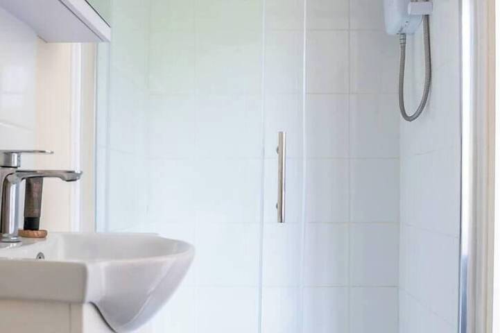 Entire apartment, #10 Cozy Studio| Near Nec & Bhx| Guest for 2 in Solihull, Birmingham Area