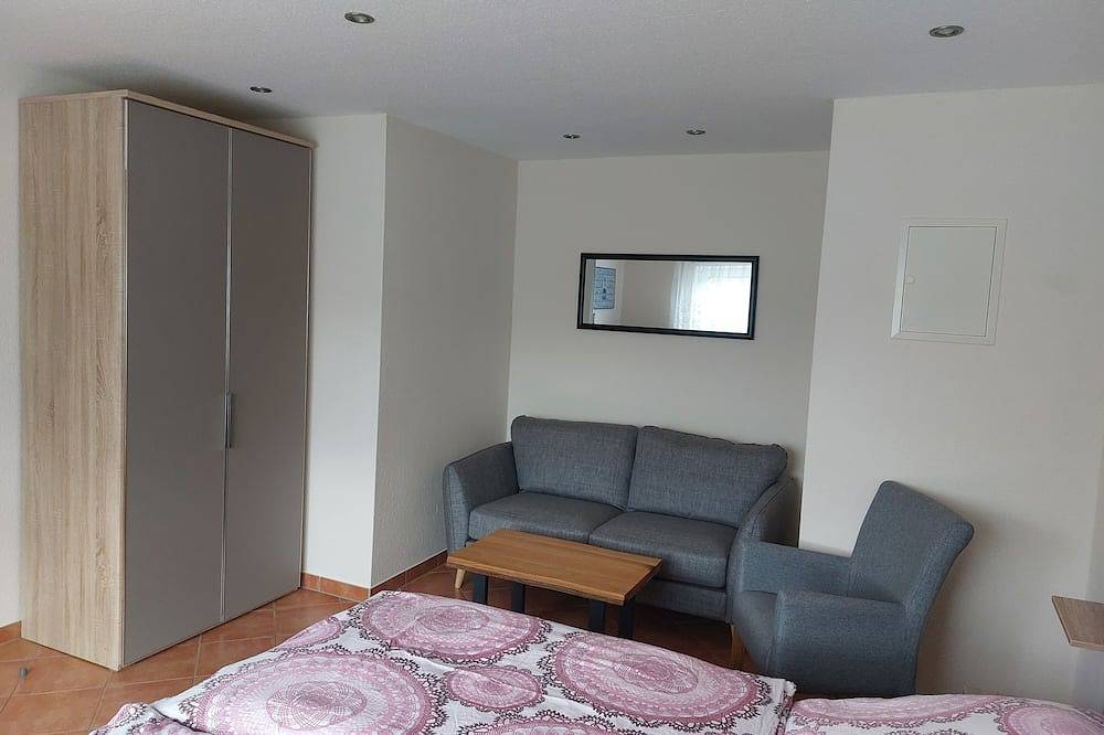 Ganze Wohnung, Schöne, direkt am Eiderdeich gelegene Ferienwohnung in Tönning, Halbinsel Eiderstedt