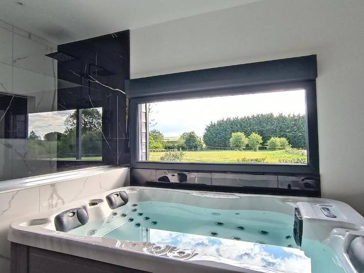 Location de vacances pour 4 personnes, avec Jacuzzi et Terrasse ainsi que Jardin et Vue à Rouilly-Sacey