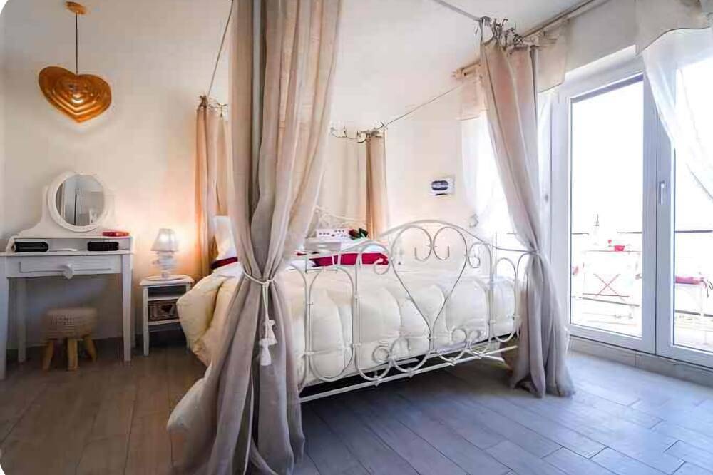 Ganze Wohnung, From the apartment and terrace view of the Lake, and with private parking space in Blevio, Comer See