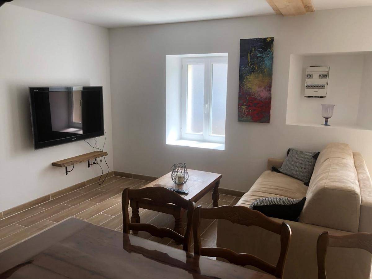 Two-Bedroom House in Coussay-les-Bois, Vienne (France)