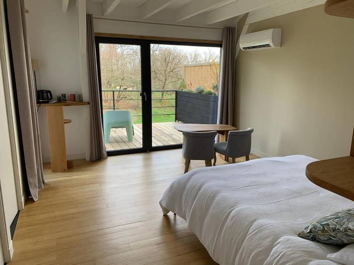 Chambre d’hôte pour 2 personnes, avec Terrasse ainsi que Jardin et Vue à Roumégoux