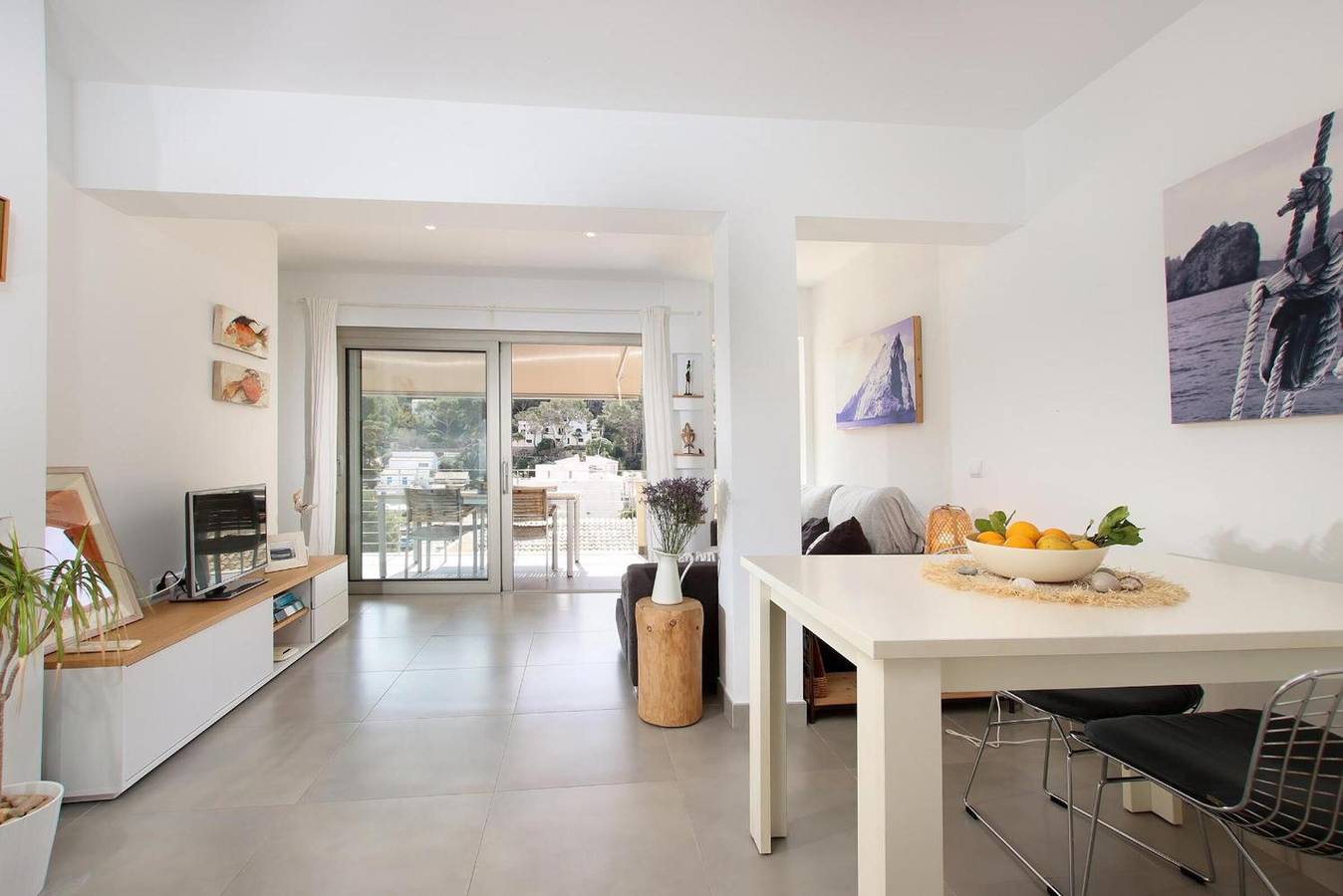 Entire apartment, Apartment 'Nuria' with Private Terrace, Wi-Fi and Air Conditioning in Cala Sant Vicenc, Pollença