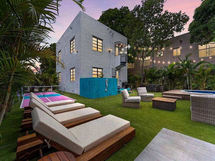 Villa voor 20 personen, with terras and zwembad as well as whirlpool in Miami