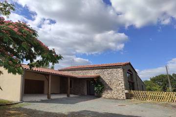 Gîte pour 8 personnes, avec piscine et jardin à La Verrie
