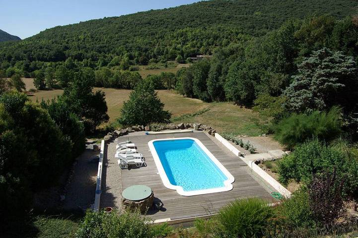Location de vacances pour 6 personnes, avec jardin et balcon à Ferrières-Poussarou