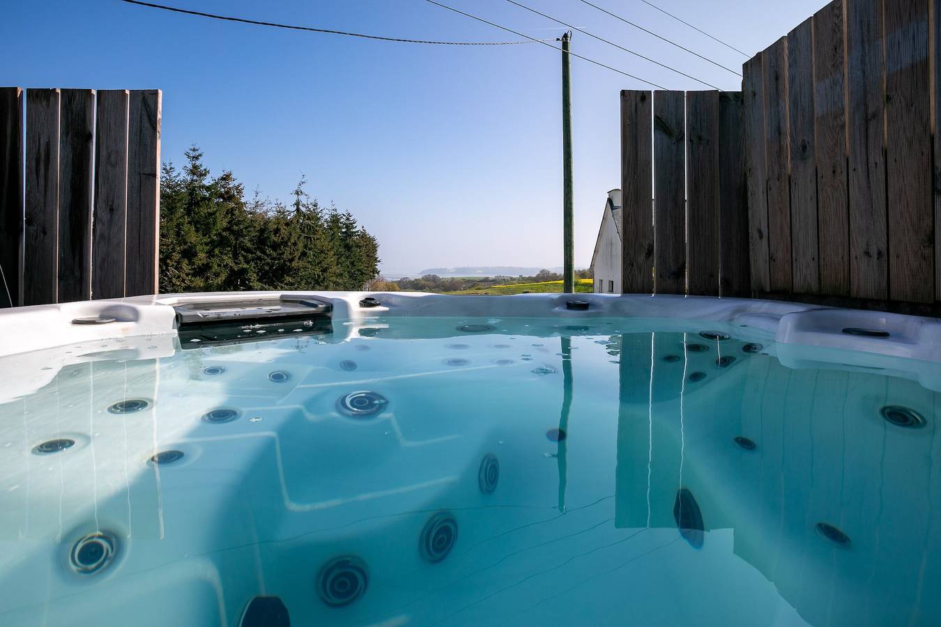 Casa de vacaciones 'Maison De Charme Vue Mer Et Jacuzzy' con jardín privado y Wi-Fi in Langueux, Côte de Goëlo