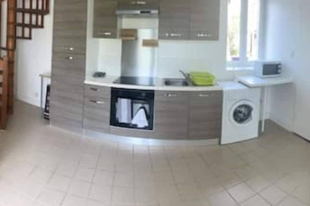 Maison Accueillante Avec Parking Gratuit sur Place in Condat-sur-Vienne, Limoges region