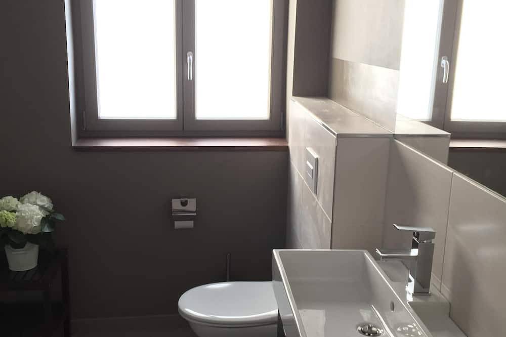 Ganze Wohnung, Ferienwohnung in liebevoll sanierter Remise auf der Insel (50 m bis zum Wasser) in Plötzin, Werder