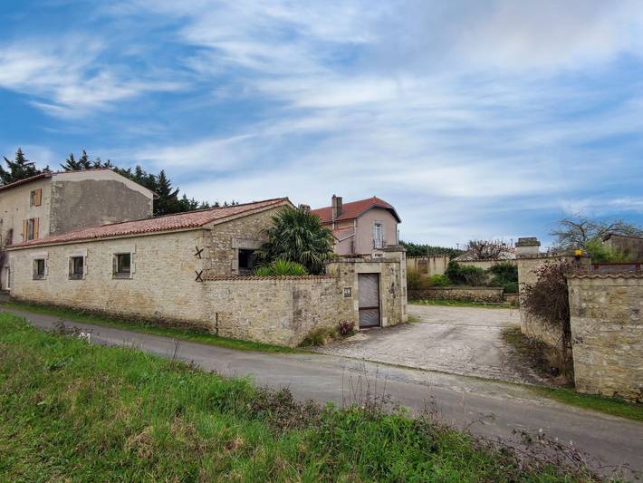 Gîte pour 6 personnes, avec jardin à Pissotte