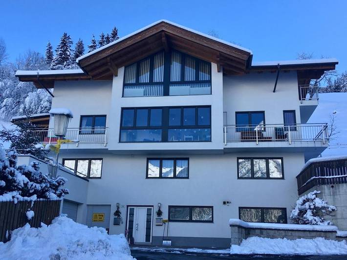 Ferienhaus für 4 Personen, mit Balkon und Terrasse sowie Whirlpool und Sauna