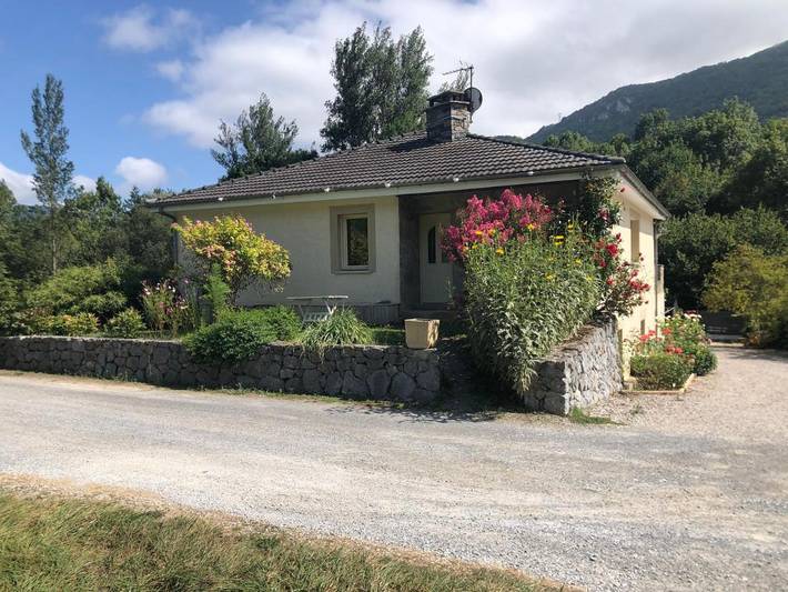 Villa pour 8 personnes, avec vue ainsi que terrasse et piscine, animaux acceptés dans l' Ariège - 2