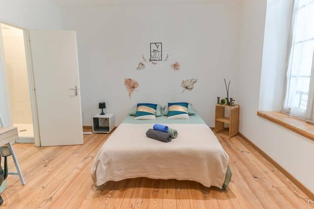 Entire apartment, Grand Central Suites - 4 Ch. Premium & Parking (10p) in Pau, Béarn