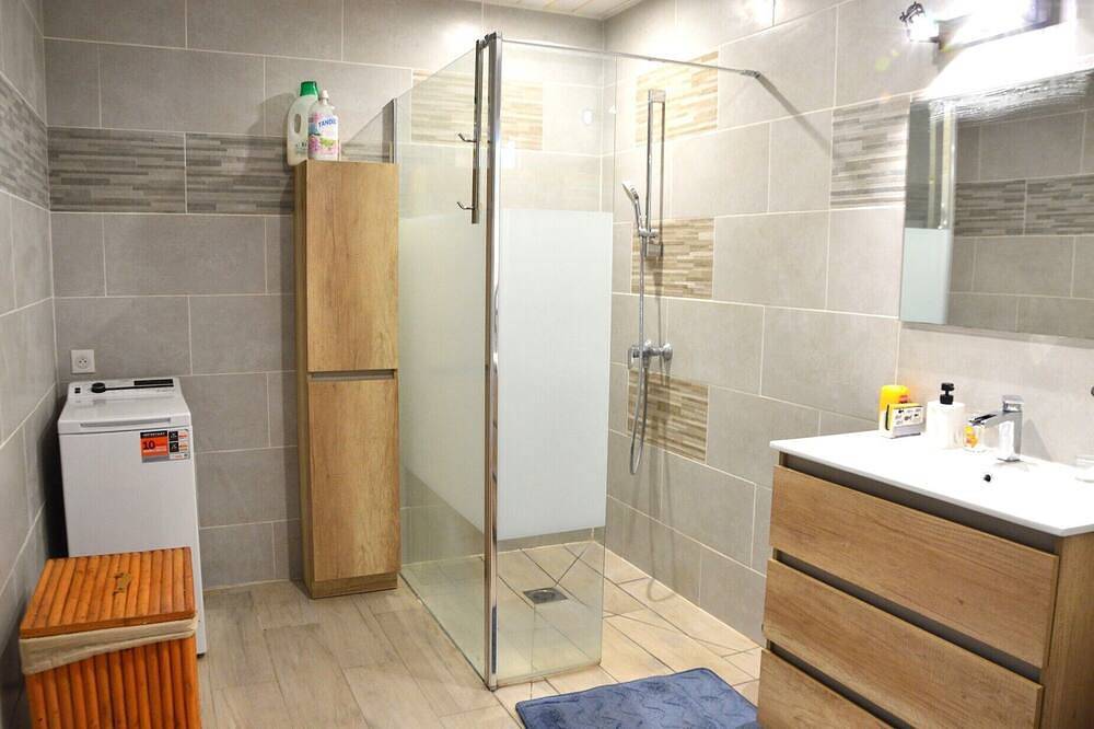 Ganze Wohnung, Cosy new apartment with wooded garden near Montauban town center in Montauban, Tarn-et-Garonne