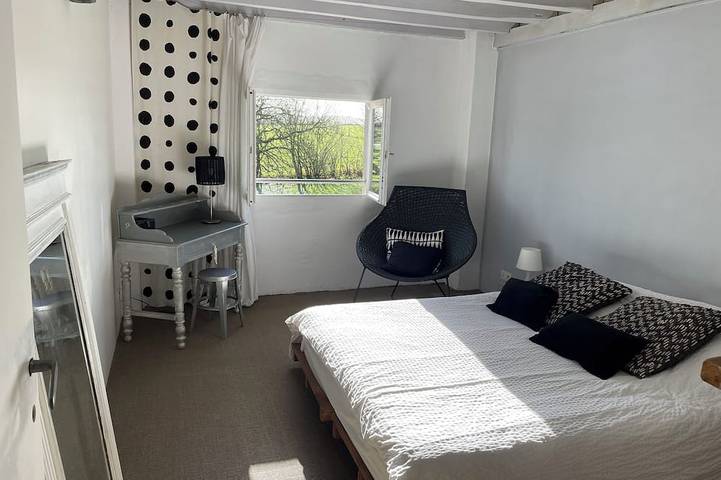 La Grange: Between sea and mountains, spacious gîte with private pool. in Labastide-Villefranche, Béarn