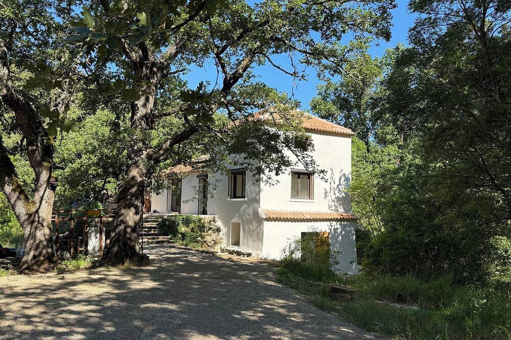 House with private river in Entrecasteaux, Brignoles region