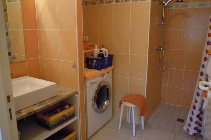 Apartamento entero, Un amueblado 5 ***** - apprt independiente en villa 100 m del mar in Plounéour-Brignogan-Plages, Región de Brest