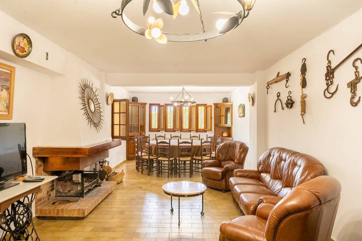 Chalet para 9 personas, con jardín y balcón en Pla de l'Estany - 4