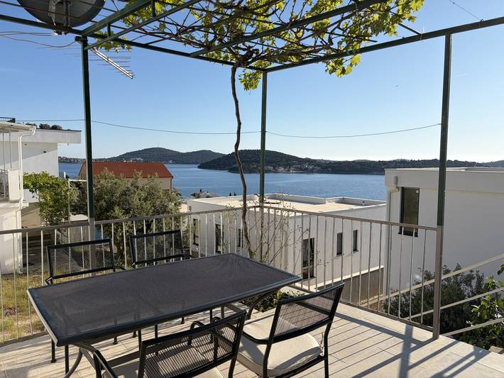 Apartament wakacyjny dla 4 osób, z taras w Razanj