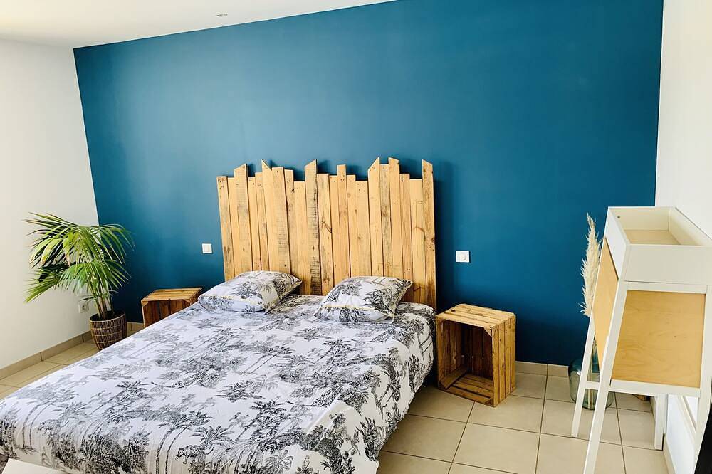 Family home with heated pool and garden in Puilboreau, Région de La Rochelle