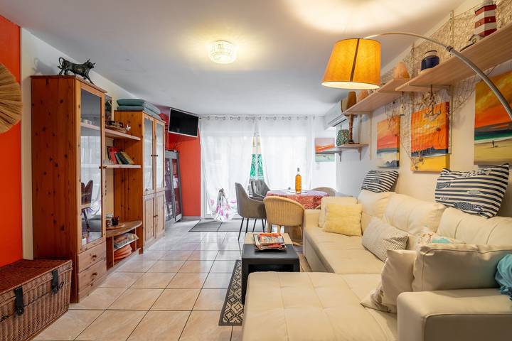 Hel lejlighed, Apartment 'Le Grand Lapin Blanc' with Sea View, Private Terrace and Wi-Fi in Saint Pierre la Mer, Fleury