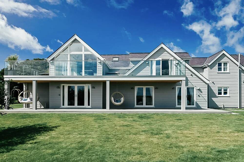 Holiday Home for 14 People in Rhoscolyn, Isle of Anglesey
