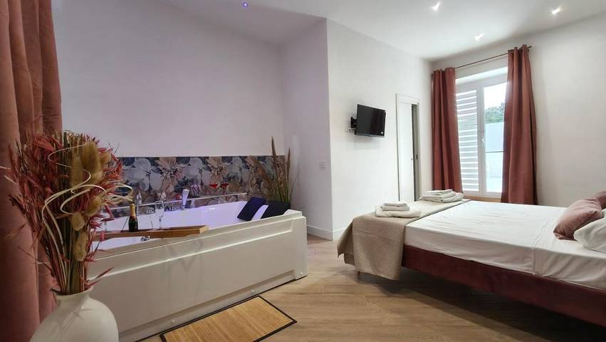 Attico per 2 persone, con balcone e idromassaggio a Napoli