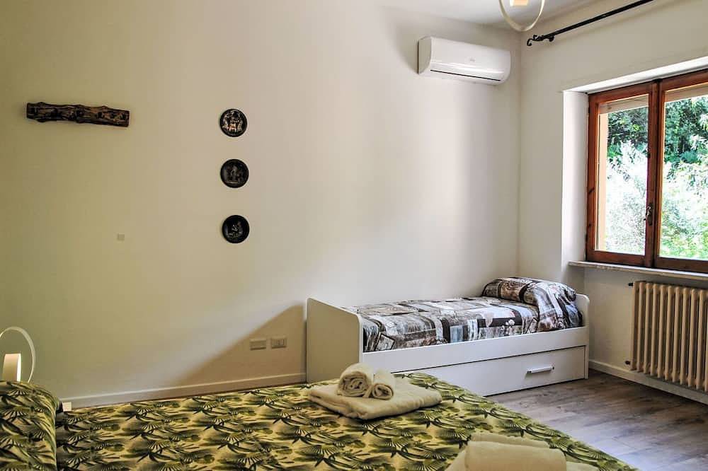 Entire apartment, Lovely apartment for 8 guests with A/C, Wifi, Tv, balcony and pets allowed in Formia, Latina Province