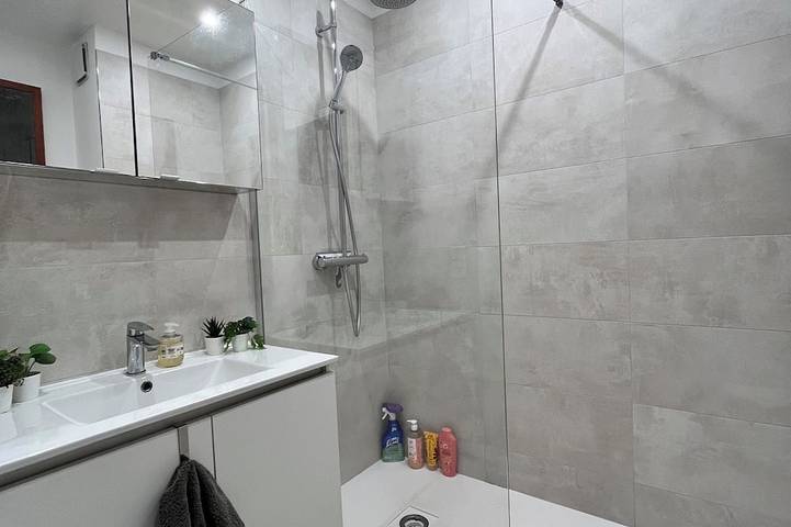 Appartement entier, Studio tout confort, jardin privatif, piscine et mer à 2 minutes à pied in Antibes, Côte méditerranéenne (France)