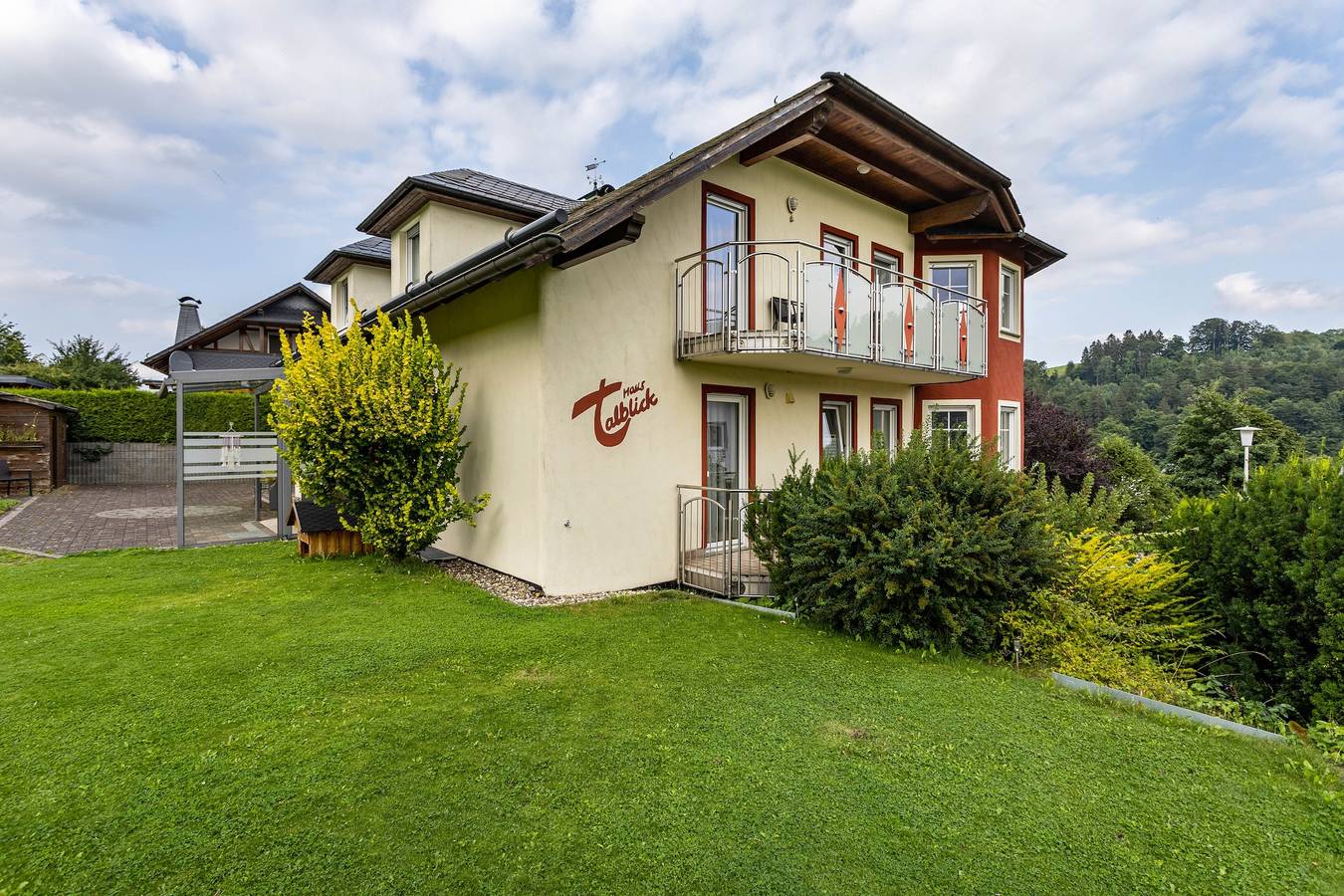 Ganze Wohnung, Ferienwohnung Typ 1" mit Bergblick, gemeinsamer Terrasse und Wlan in Schwalefeld, Willingen