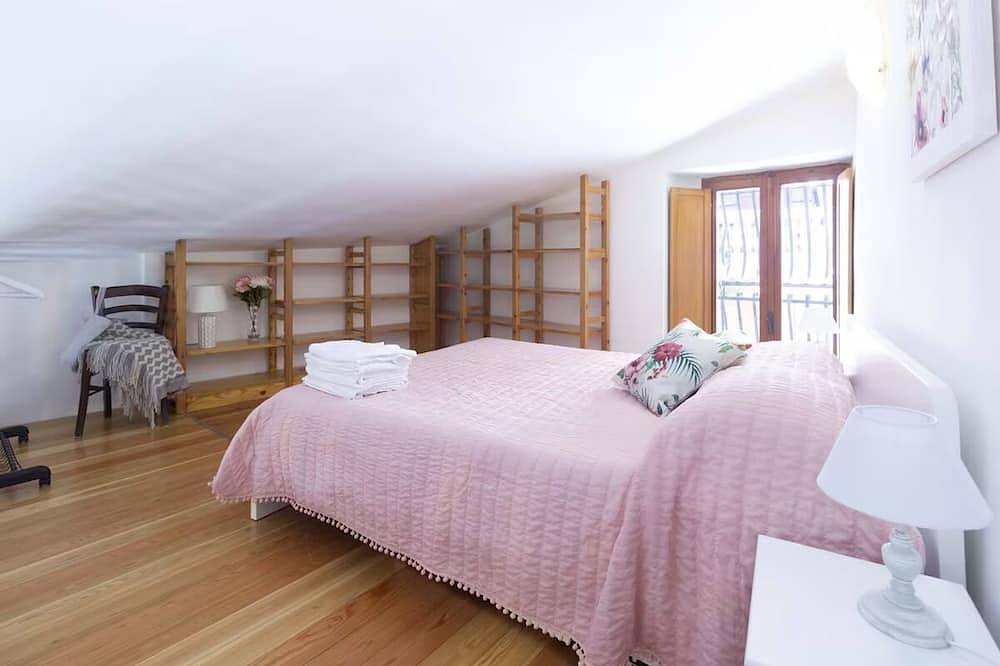 Ganze Wohnung, Wunderschöne Ferienwohnung Mit Seeblick Im Historischen Dorf Mit Patio in Marone, Gemeinde Marone
