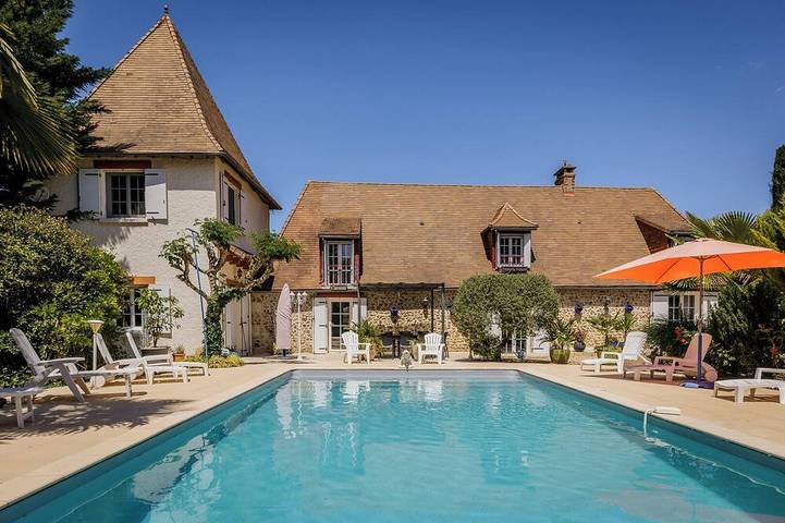 Location de vacances pour 12 personnes, avec terrasse et jardin, animaux acceptés à Lacropte