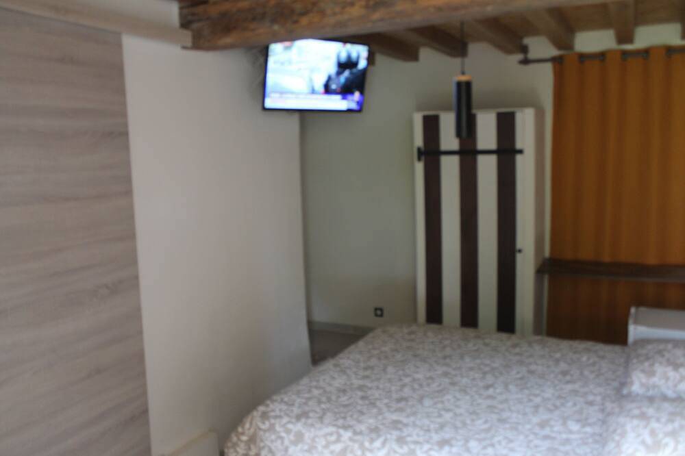Chambre Coco in Bellechaume, Auxerre region